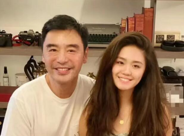 钟镇涛庆祝女儿考上北电研究生:永远为她骄傲